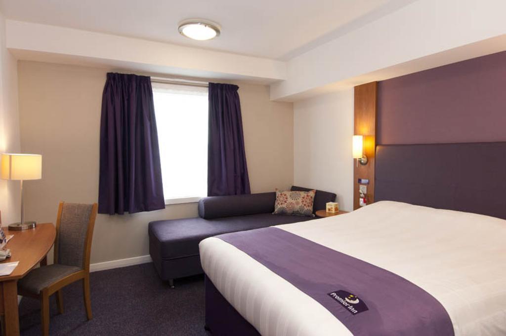 Premier Inn Swindon Central Room photo